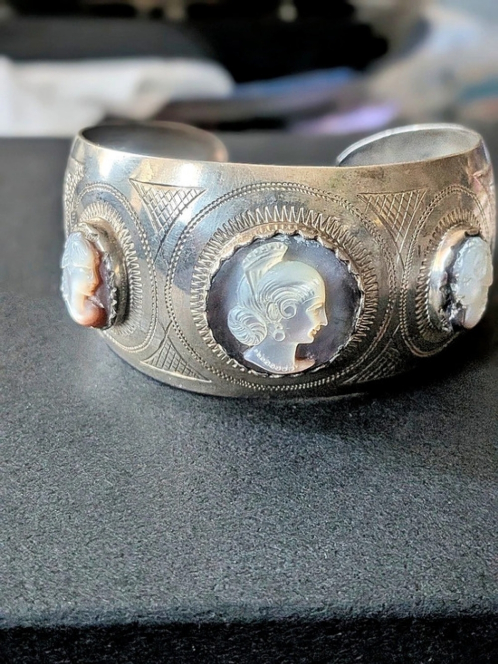 Vintage GAMEXCO & CO 925 Sterling Silver 3-Cameo Etched Statement Cuff Bracelet